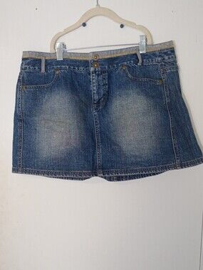 Y2K DKNY Jeans Denim Mini Skirt Size 13 Medium Wash Blue Classic 5-pocket